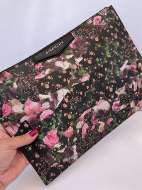 GIVENCHY Antigona Large Zip Pouch Clutch Babys Breath Floral Camo Riccardo Tisci